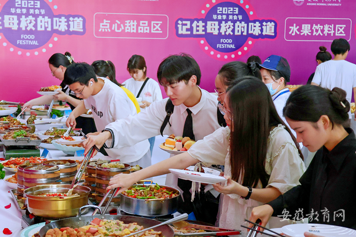 學校舉辦美食節(jié)為2023屆畢業(yè)生送祝福3.png